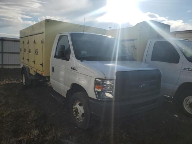 2018 Ford Econoline E450 Super Duty Cutaway Van