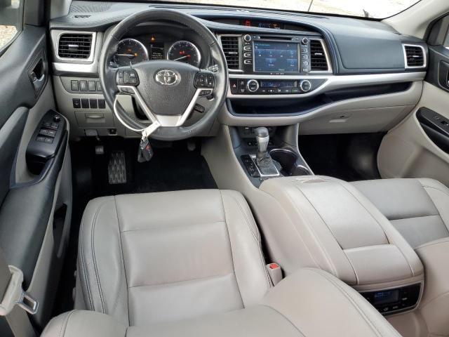 2017 Toyota Highlander SE