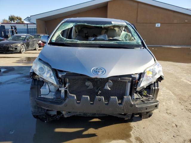 2015 Toyota Sienna LE