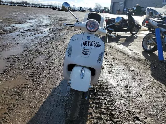 2019 Vespa GTS 300