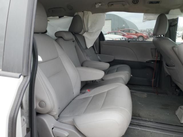 2018 Toyota Sienna XLE