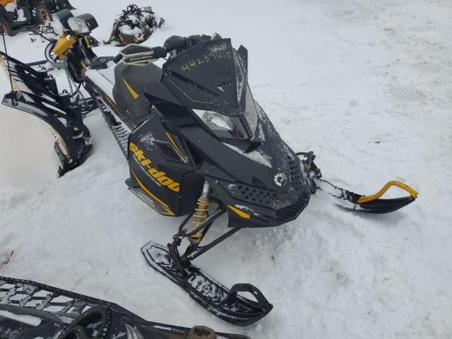 2013 Skidoo 2013 Skidoo Snowbmobil