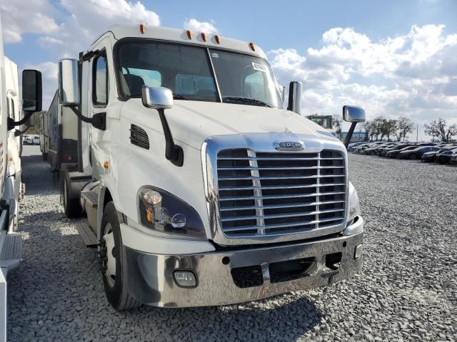 2020 Freightliner Cascadia 113