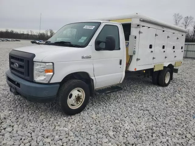 2017 Ford Econoline E450 Super Duty Cutaway Van