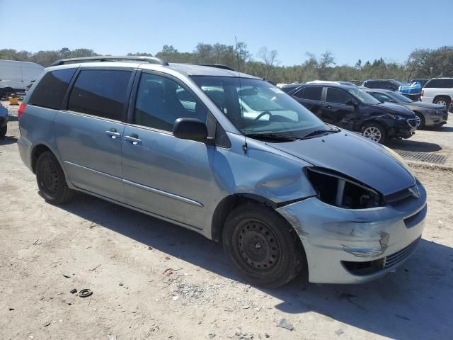 2004 Toyota Sienna CE