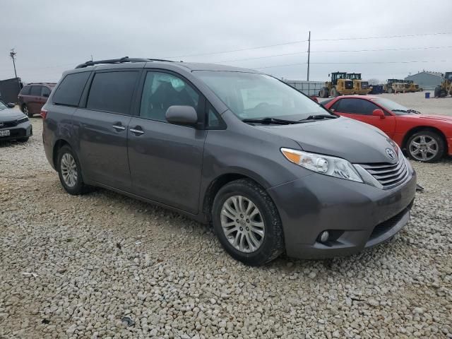 2017 Toyota Sienna XLE