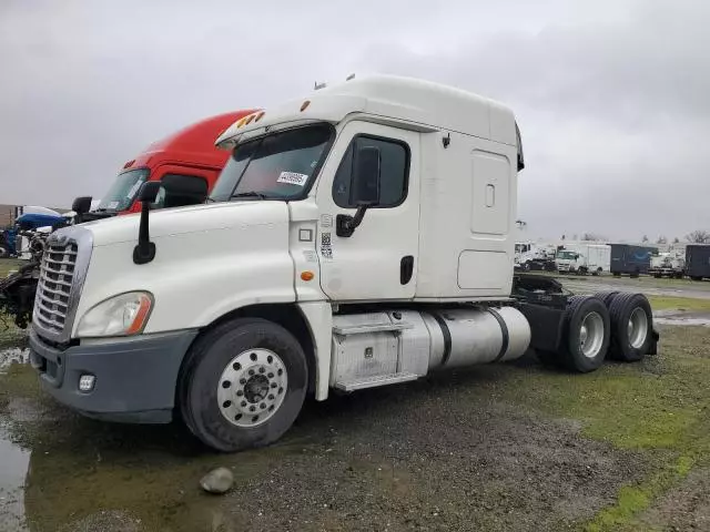 2013 Freightliner Cascadia 125