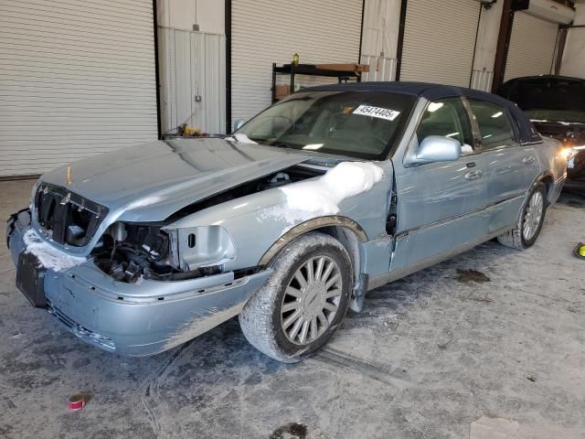 2005 Lincoln Town Car Signature