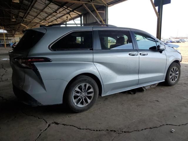 2023 Toyota Sienna LE