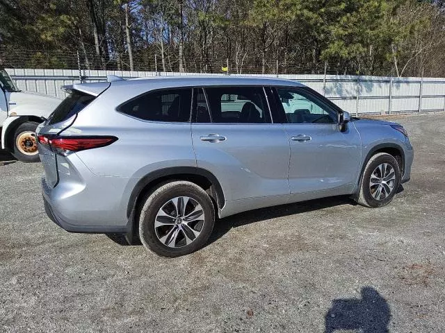 2022 Toyota Highlander Hybrid XLE