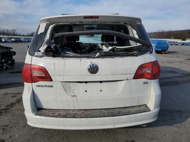 2014 Volkswagen Routan SE