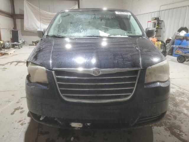 2010 Chrysler Town & Country LX