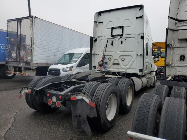 2019 Freightliner Cascadia 126