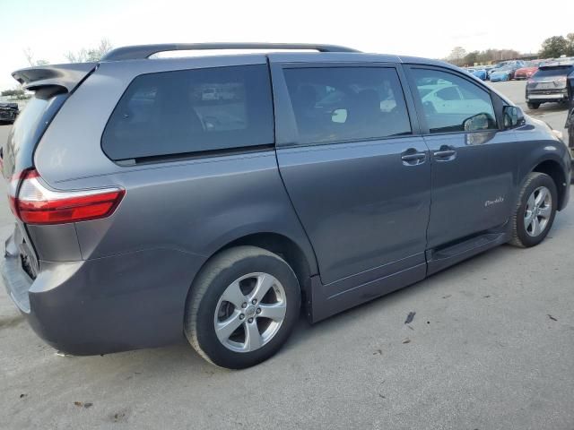 2017 Toyota Sienna LE