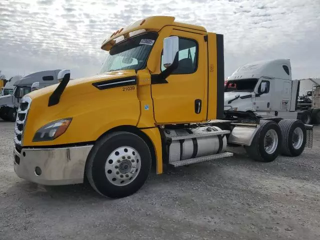 2021 Freightliner Cascadia Semi Truck