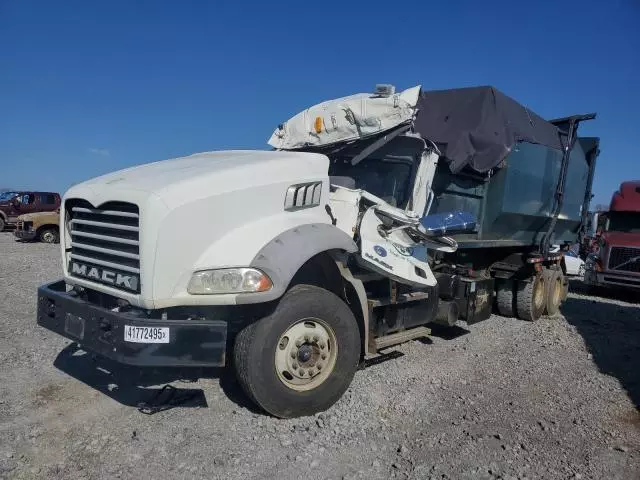 2014 Mack 800 GU800