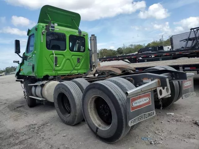 2013 Freightliner Cascadia 113