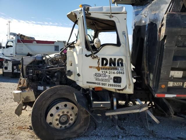 2005 Mack CV Dump Truck