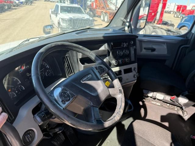 2019 Freightliner Cascadia 126