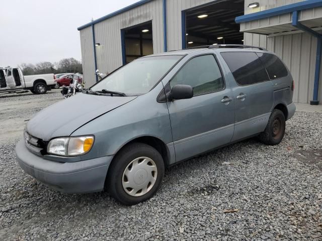 1999 Toyota Sienna LE