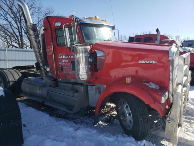 2022 Kenworth Construction W900