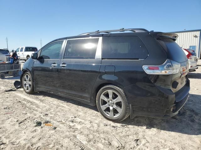 2019 Toyota Sienna SE