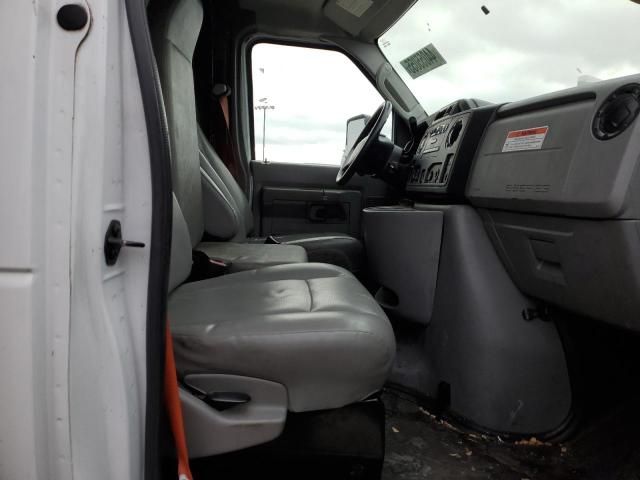 2014 Ford Econoline E350 Super Duty Cutaway Van