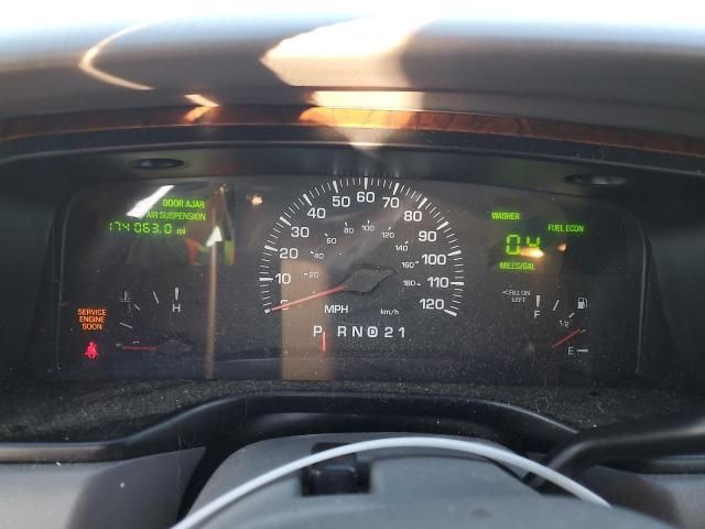 2000 Lincoln Town Car Executive