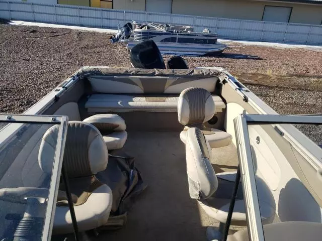 2000 Crestliner Boat