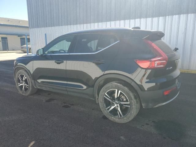 2025 Volvo XC40 Core