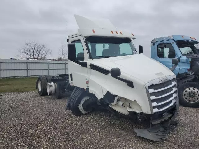 2020 Freightliner Cascadia 126