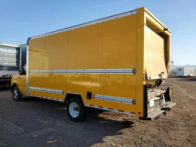 2022 Ford Econoline E350 Super Duty Cutaway Van