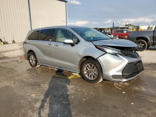 2023 Toyota Sienna LE