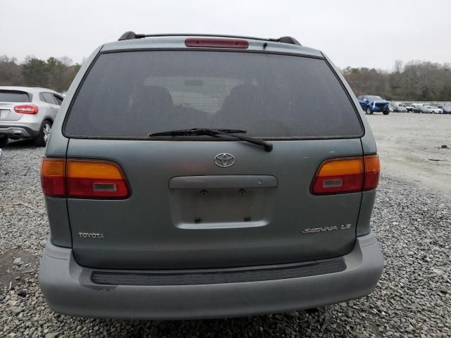 1999 Toyota Sienna LE