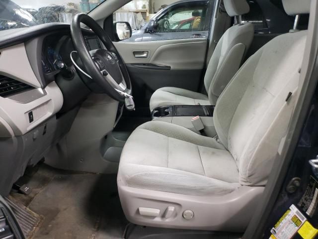 2018 Toyota Sienna LE