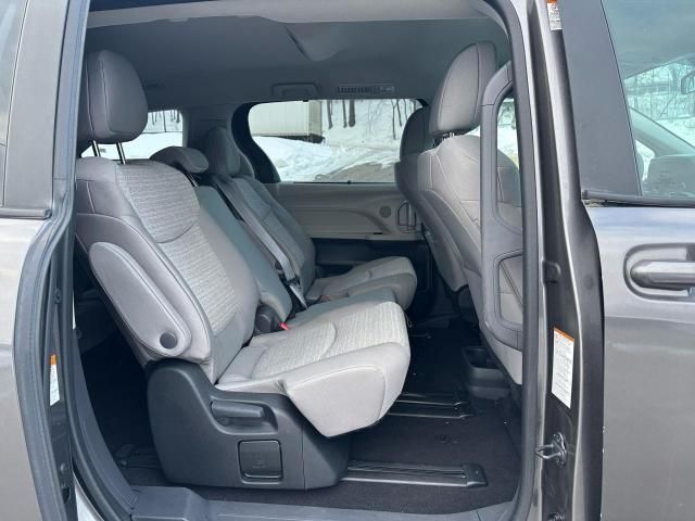 2023 Toyota Sienna LE