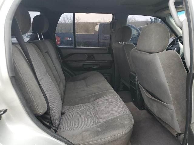 2004 Nissan Pathfinder LE