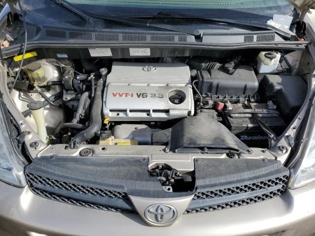 2004 Toyota Sienna XLE