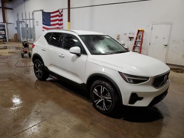 2025 Volvo XC40 Core