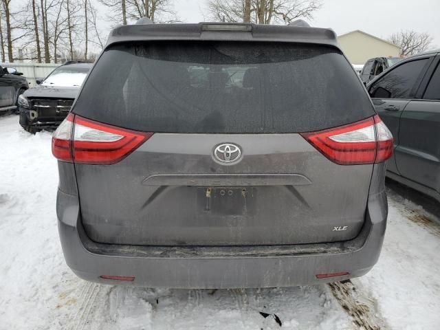 2018 Toyota Sienna XLE