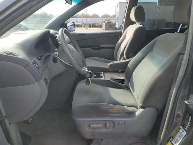 2005 Toyota Sienna CE