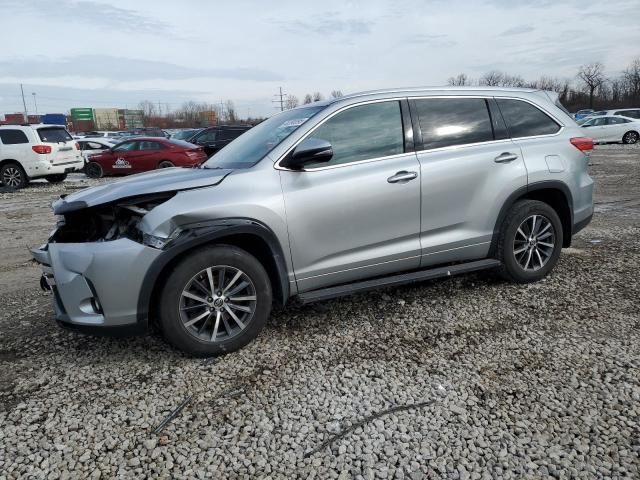 2017 Toyota Highlander SE