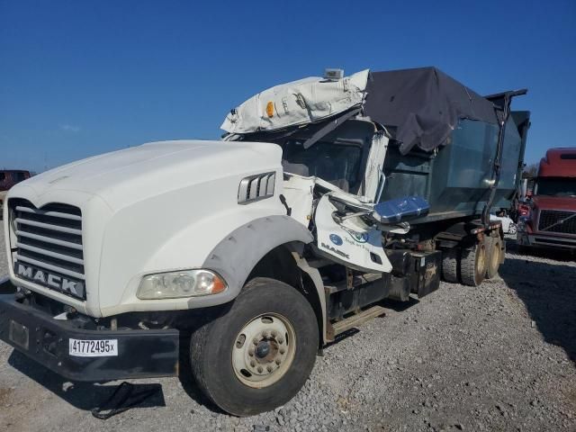 2014 Mack 800 GU800