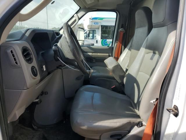 2016 Ford Econoline E350 Super Duty Cutaway Van