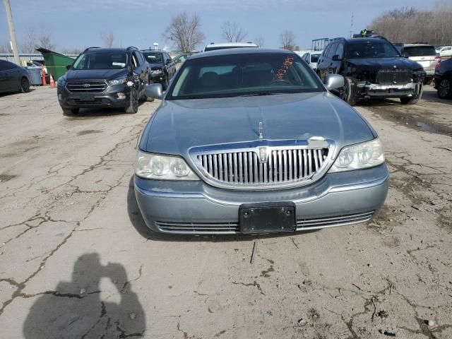 2006 Lincoln Town Car Signature Limited