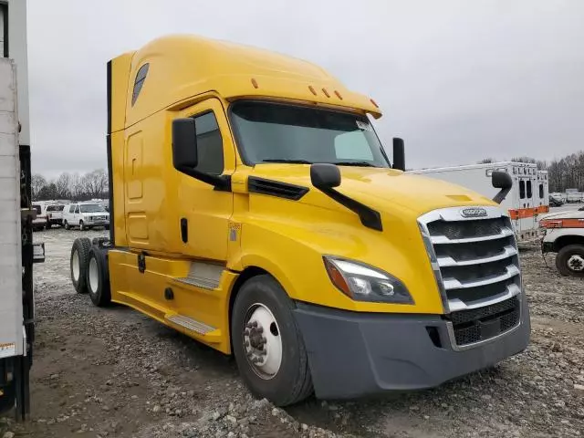 2019 Freightliner Cascadia 126