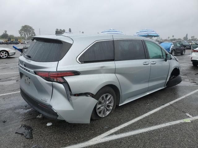 2022 Toyota Sienna XLE