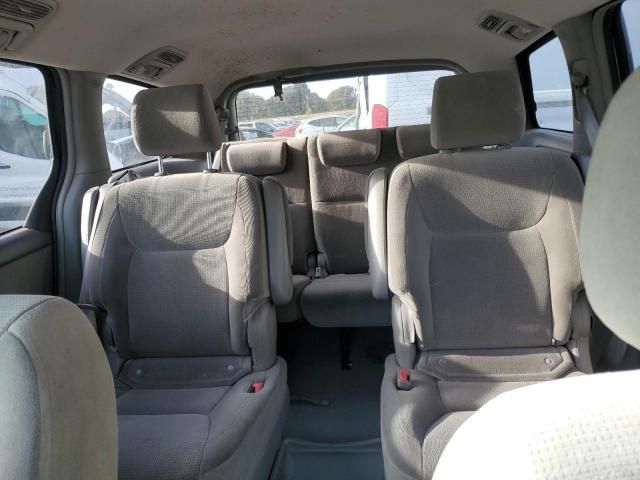 2004 Toyota Sienna CE