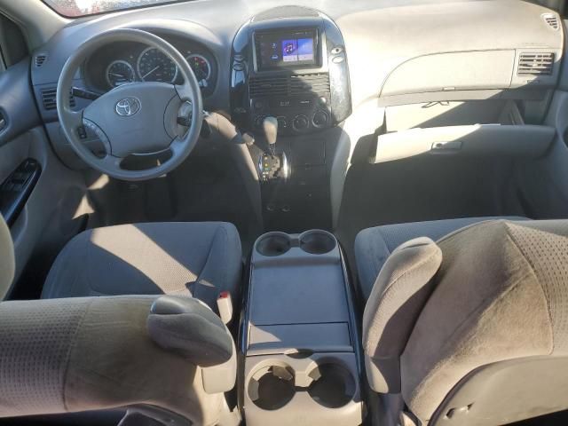 2004 Toyota Sienna CE