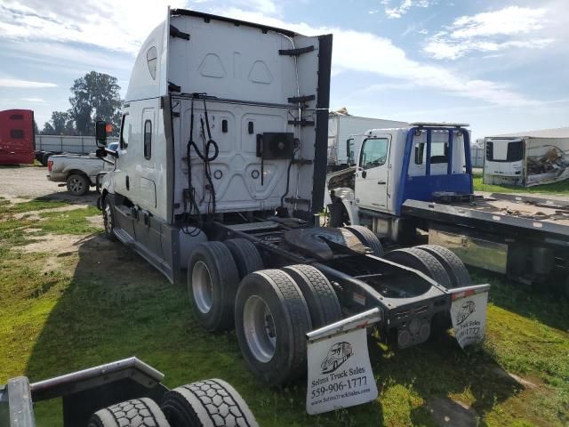 2020 Freightliner Cascadia 126